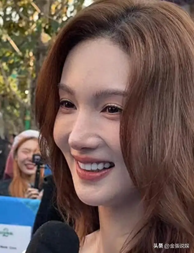 女明星脸上有疤痕_金晨鼻子翻车 高清镜头暴露疤痕 网友质疑演技外貌