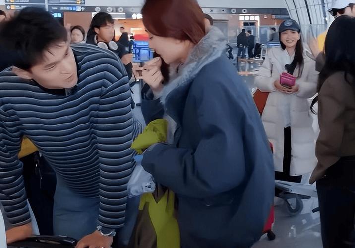 新闻八卦app_明星八卦热点事件最新新闻联播视频下载,_来个八卦新闻